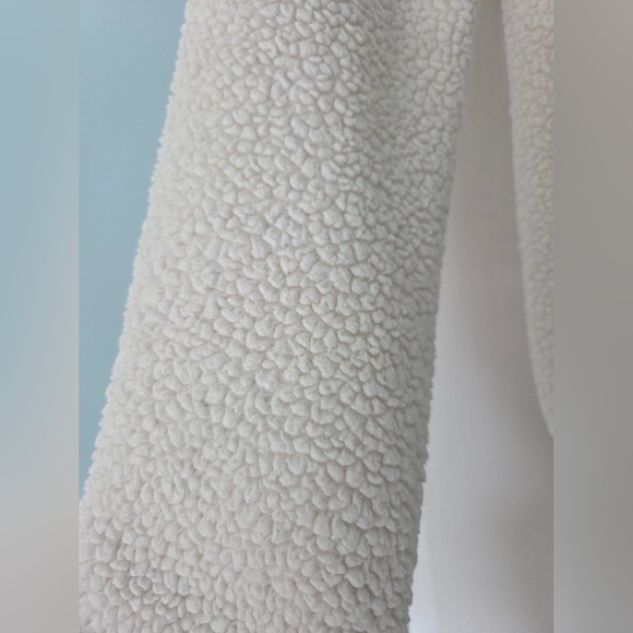 Uniqlo Women's Cream Fleece Jacket - Picture 2 of 8